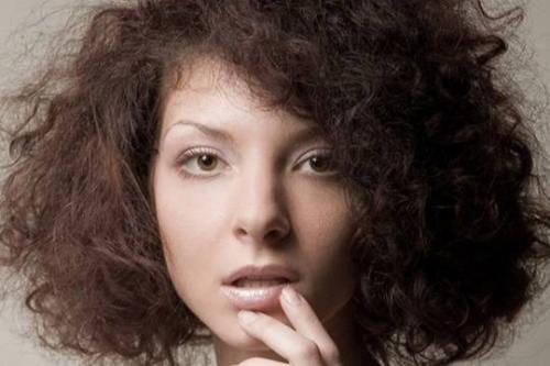 Выпрямление волос. Что такое кератиновое выпрямление волос?