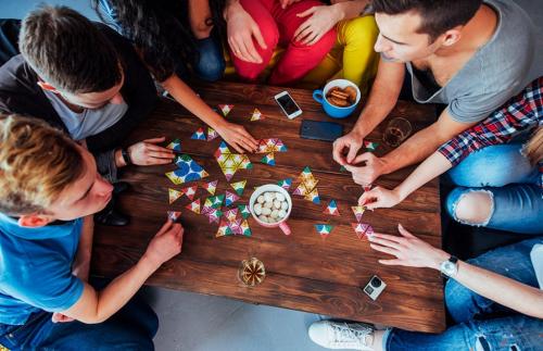 Интеллектуальные игры для корпоратива. Игры для компании взрослых — 69 самых смешных развлечений