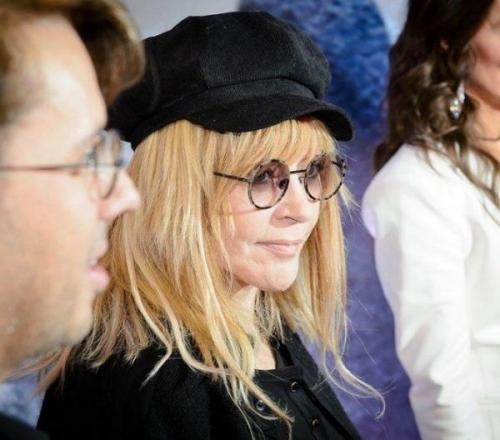 Шапки которые молодят. Какие шапки носить женщинам за 50 в 2021-2022