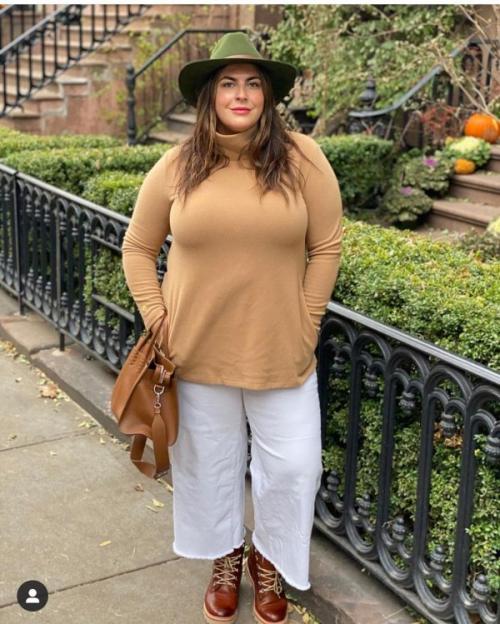 Шапки для полных женщин. 7 головных уборов на холода, которые на полном лице смотрятся мило