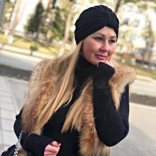 Шапки для полных женщин. 7 головных уборов на холода, которые на полном лице смотрятся мило