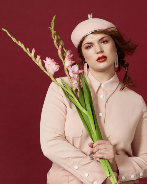 Шапки для полных женщин. 7 головных уборов на холода, которые на полном лице смотрятся мило