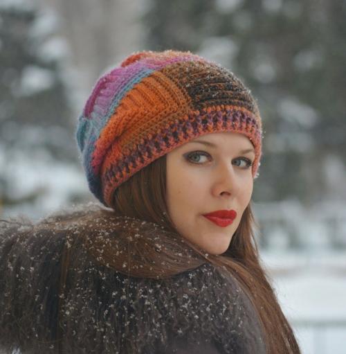 Головные уборы для пожилых женщин. Вязаные шапки для женщин 60 — 65 лет фото