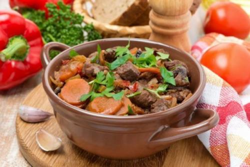 Как можно украсить дом для празднования Нового года свиньи