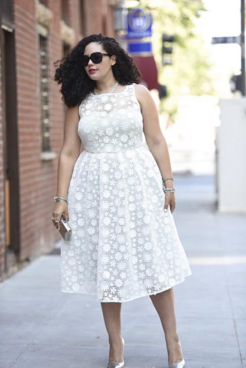 Уличная мода весна-лето 2021 для полных женщин. Главные тенденции летней моды 2021 для полных женщин