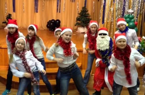 Конкурсы на Новый Год 2023 для детей и взрослых, дома и в школе