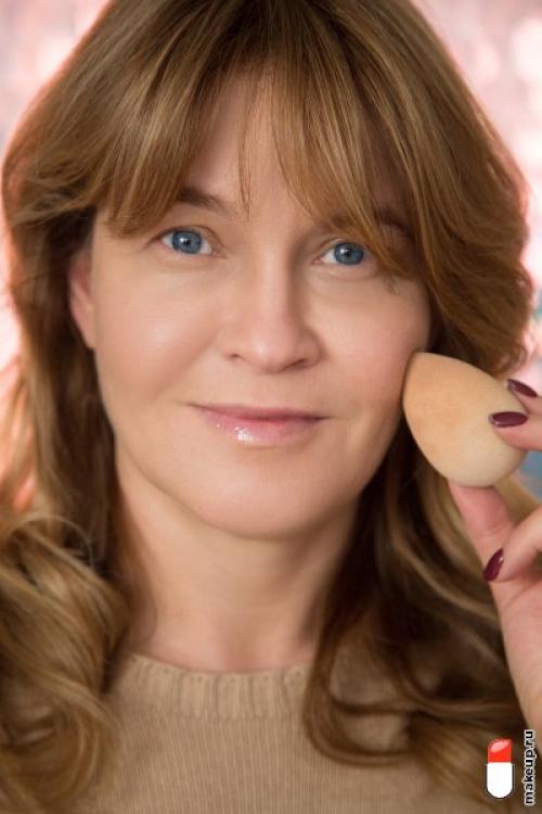 Как сделать макияж, который не выглядит староватым для женщин 50+. Макияж для женщин старше 50 лет: пошаговая инструкция
