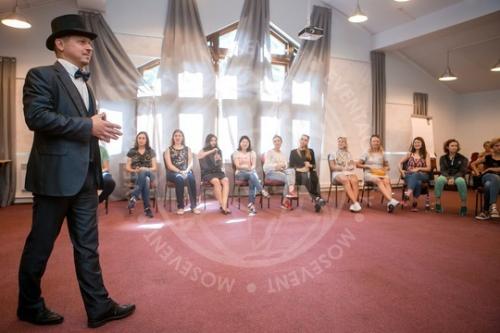 Как выбрать тематику для новогоднего корпоратива в 2023 году. Что затрагивают основные тенденции? 05