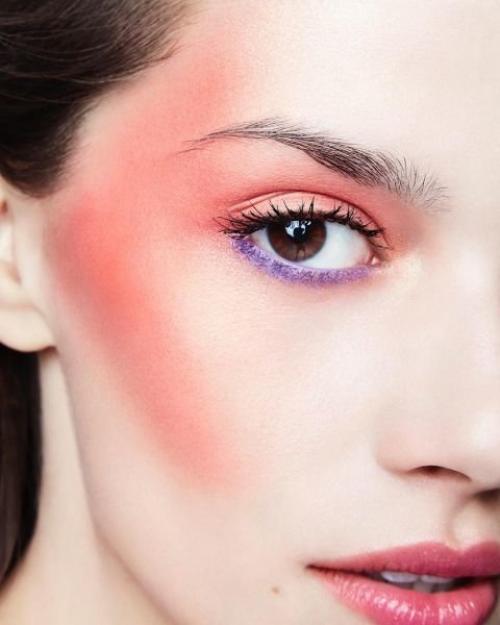 Как нанести макияж на щеки. Сгладить углы: как округлить щеки с помощью макияжа