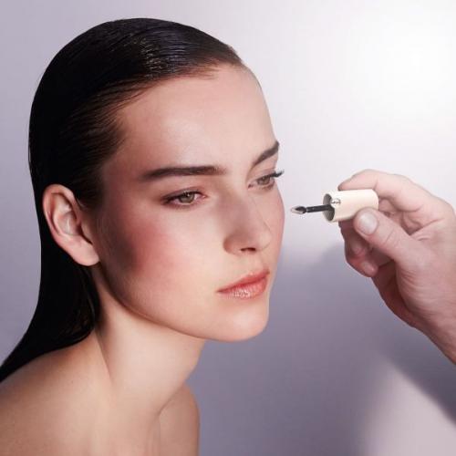 Как нанести макияж на щеки. Сгладить углы: как округлить щеки с помощью макияжа