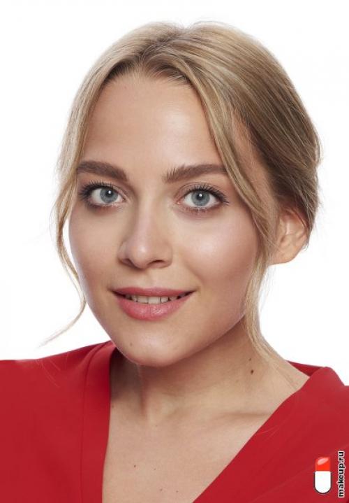 Как нанести основу, чтобы макияж выглядел естественно. Натуральный макияж: фотоинструкция