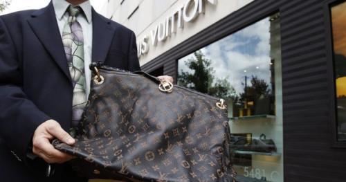 Советы стилиста женщинам з.  Как одеваться женщинам после 50 и не добавлять себе возраста