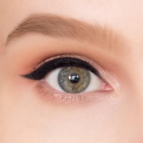 Как нанести карандаш на веки, чтобы получить эффект классического вечернего макияжа. Как правильно подводить глаза карандашом?