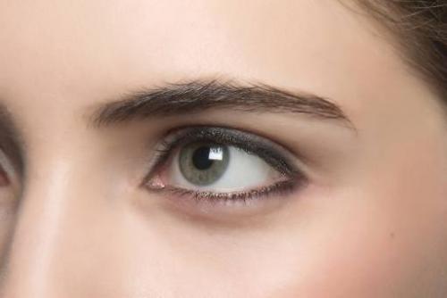 Что такое карандашная техника при макияже глаз. Как правильно подвести глаза карандашом?