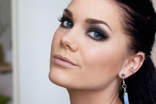 Как создать грамотный макияж для вечеринок и светских мероприятий. Вечерний макияж: пошаговые уроки (70 фото)