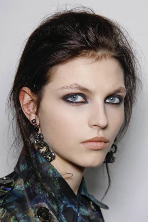 Что такое карандашная техника при макияже глаз. Как правильно подвести глаза карандашом?