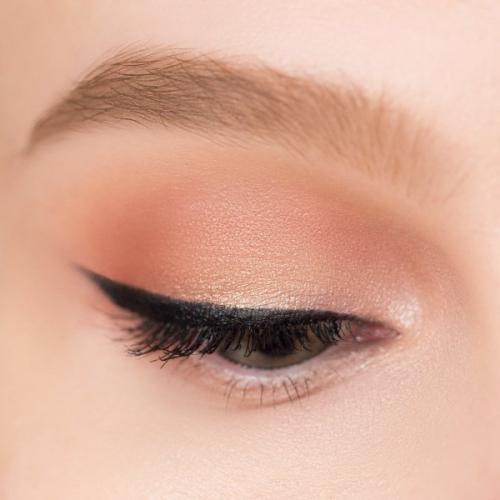 Как нанести карандаш на веки, чтобы получить эффект классического вечернего макияжа. Как правильно подводить глаза карандашом?