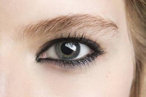 Что такое карандашная техника при макияже глаз. Как правильно подвести глаза карандашом?