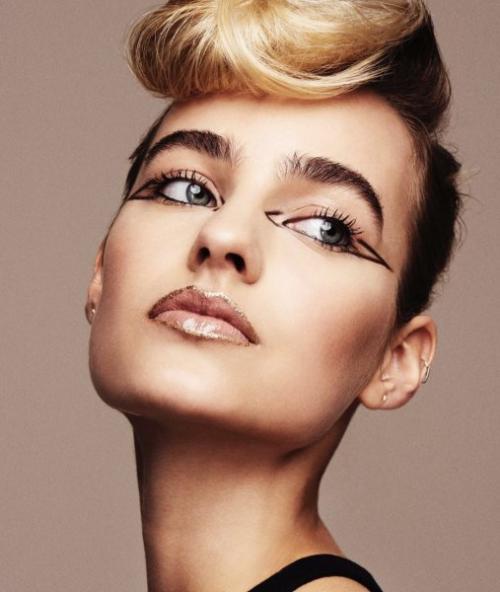 Как наносить глазную подводку. Как по линейке: учимся рисовать стрелки на глазах