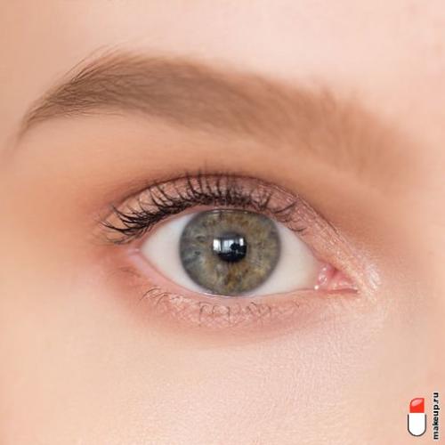 Как наносить глазную подводку. Как по линейке: учимся рисовать стрелки на глазах