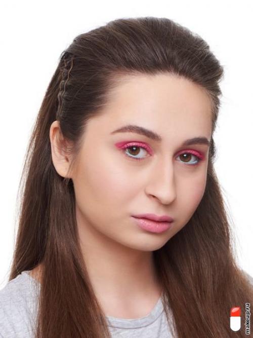 Как наносить глазную подводку. Как по линейке: учимся рисовать стрелки на глазах