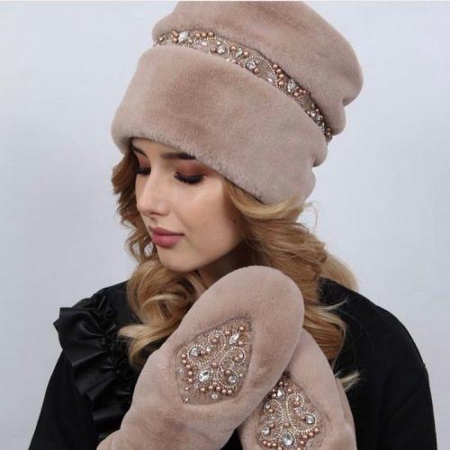 Какие аксессуары можно добавить к шапке, чтобы улучшить общий вид. 3 способа превратить старую шапку в модную вещь текущего сезона