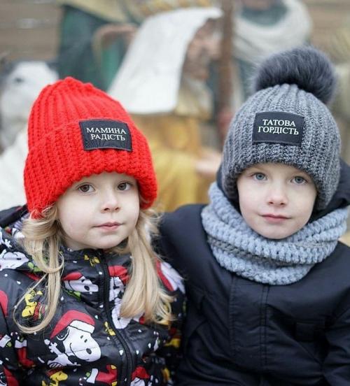 Какие аксессуары можно добавить к шапке, чтобы улучшить общий вид. 3 способа превратить старую шапку в модную вещь текущего сезона