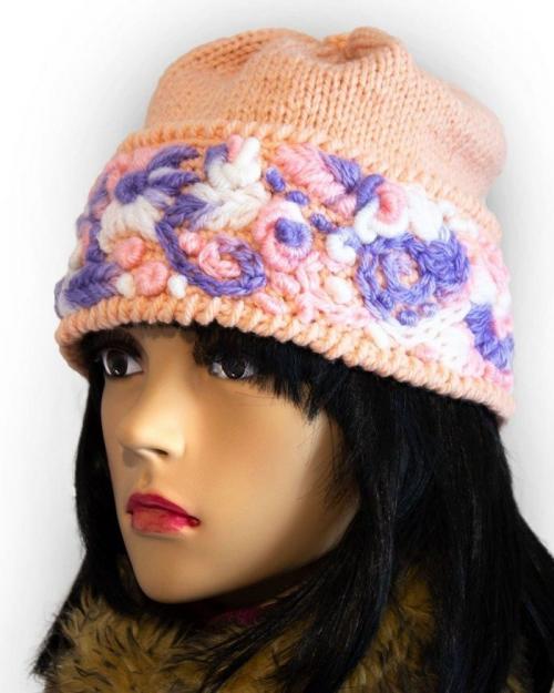 Какие аксессуары можно добавить к шапке, чтобы улучшить общий вид. 3 способа превратить старую шапку в модную вещь текущего сезона