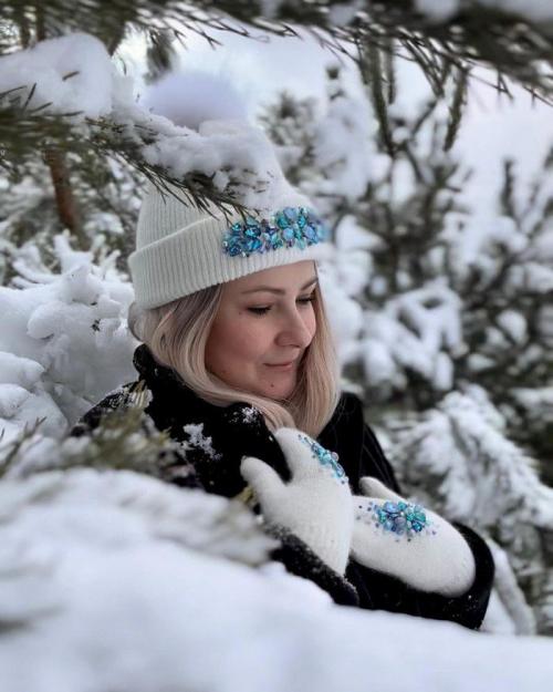 Какие аксессуары можно добавить к шапке, чтобы улучшить общий вид. 3 способа превратить старую шапку в модную вещь текущего сезона