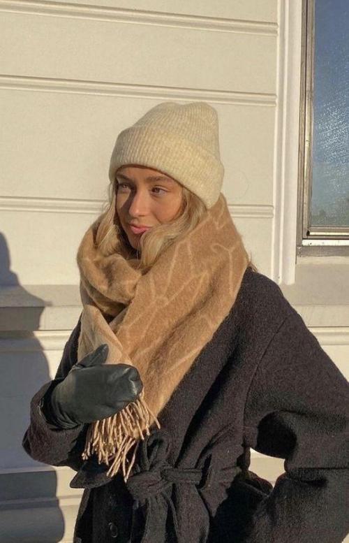 Как сочетать вязаную шапку с остальной одеждой и аксессуарами. Как сочетать шапку и шарф: 4 модных приёма от фешн-блогеров
