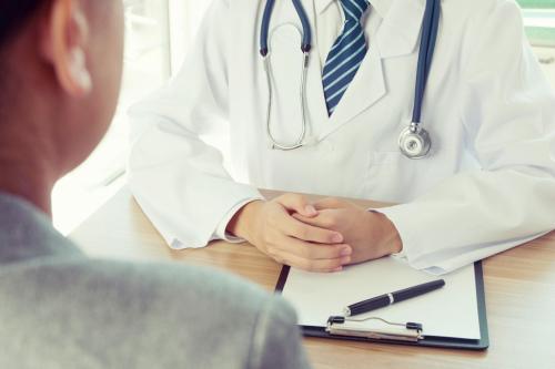 Какая поза для сна считается наиболее полезной. Поза на животе 09