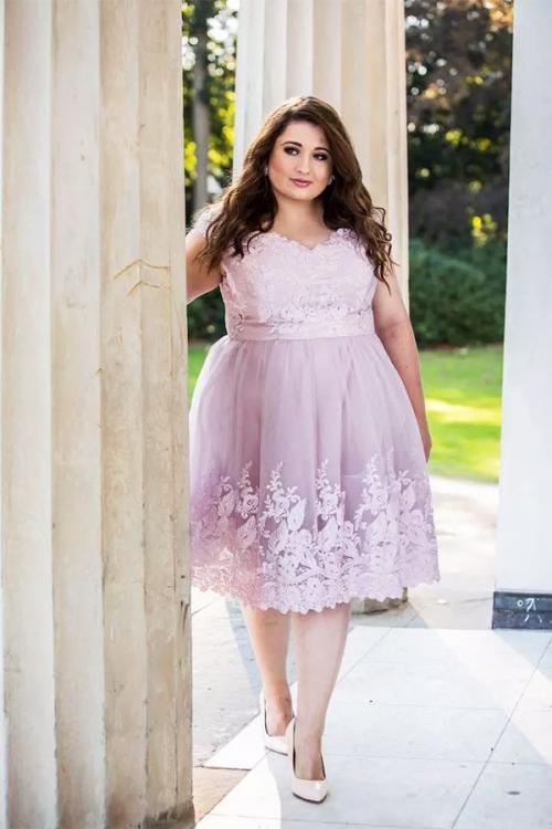 Праздничный образ для полных девушек. Длина платьев: макси, миди, мини