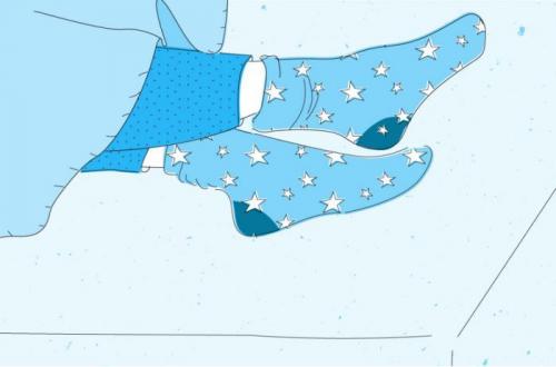 Спать в носках примета. Почему нельзя спать в носках