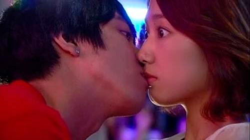 Какие качества главных героев корейских драм делают их похожими на звёзд для зрителей. 165 повторяющихся деталей в корейских дорамах, но мы все равно их смотрим и любим