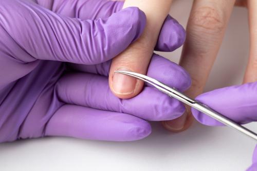 Чем смазать кутикулу после маникюра. Такие разные: как правильно работать с разными типами кутикулы