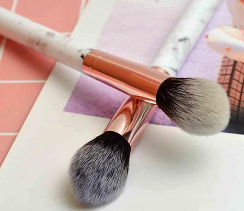 Какой инструмент лучше всего использовать для нанесения хайлайтера. Виды и особенности кистей для хайлайтера