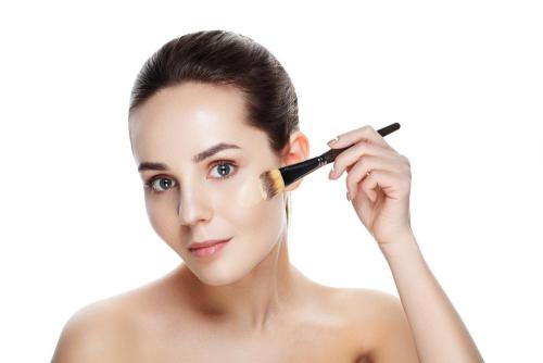 Улучшение макияжа: как правильно выбрать и использовать хайлайтер 13 Улучшение макияжа: как правильно выбрать и использовать хайлайтер 13