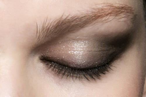 Какие нюансы следует учитывать при выборе матовых теней для век. Как правильно пользоваться матовыми тенями?