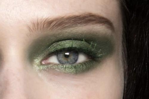 Можно ли использовать яркие цвета теней для зеленых глаз. Какими тенями красить зеленые глаза?