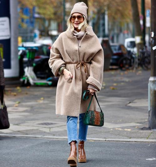 Какие модели головных уборов уместны для формальных событий в категории 40-50 лет. Шапки, которые лучше всего подходят для дам 40-50 лет: 5 элегантных примеров