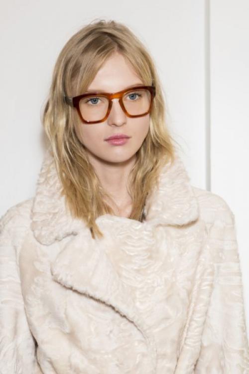 Как подобрать цвет оправы для дневного и вечернего макияжа. 10 правил макияжа для тех, кто носит очки