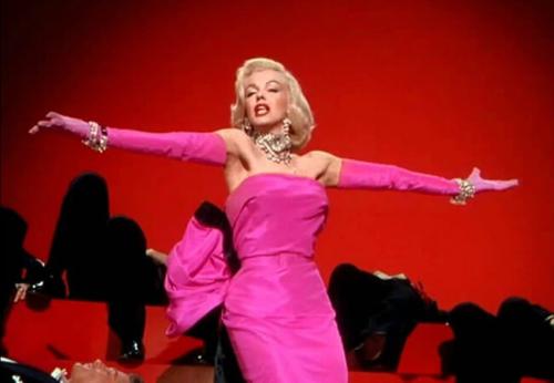 Есть ли связь между выбором мужских рубашек и гендерной идентичностью. Мужское и женское: как россияне относятся к гендерно-нейтральным товарам