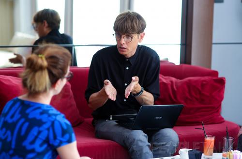 Влад лисовец советы стилиста на 2019 год для женщин. Влад Лисовец: как уложить волосы, чтобы быть в тренде?