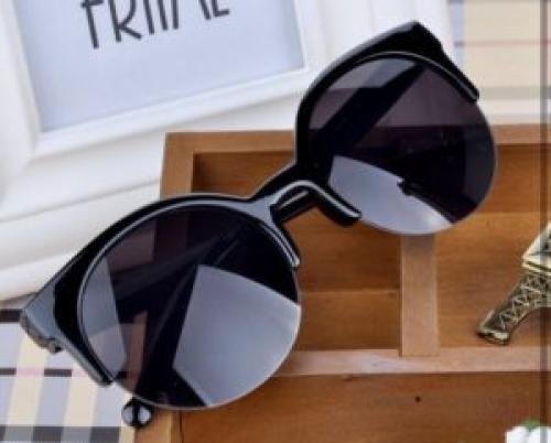 Как подобрать солнцезащитные очки по форме лица. Особенности выбора солнцезащитных очков в разном возрасте для женщин