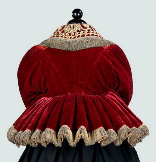 Праздничный русский народный костюм женский. Женский