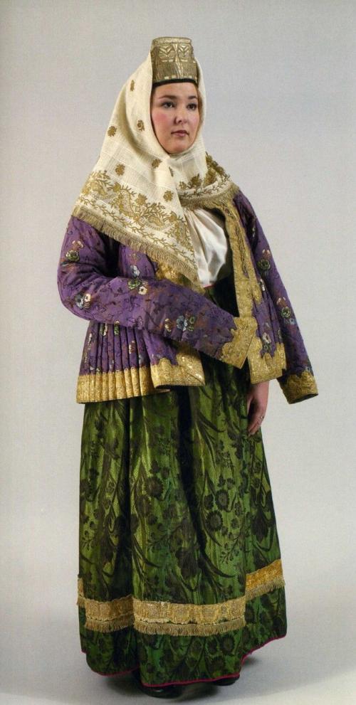 Праздничный русский народный костюм женский. Женский