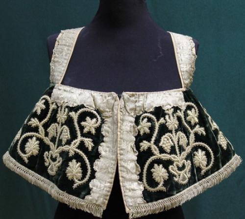 Праздничный русский народный костюм женский. Женский