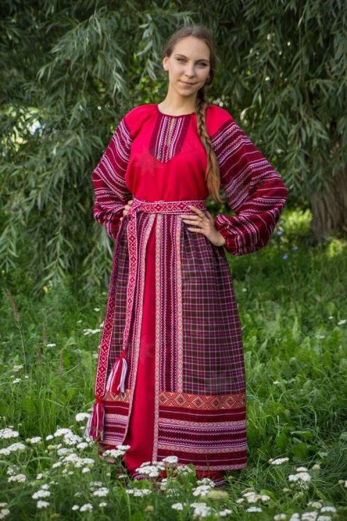 Праздничный русский народный костюм женский. Женский