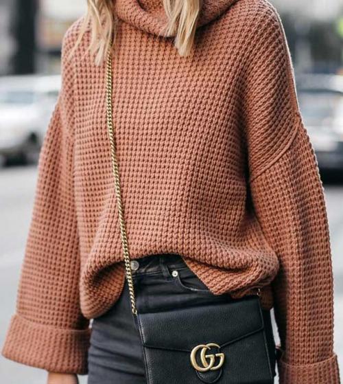 С чем носить широкий свитер. С чем носить объемный модный свитер: актуальные сочетания