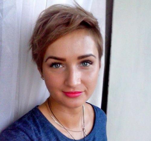 Прически для круглого лица на каждый день. Стрижки на короткие волосы для круглого лица
